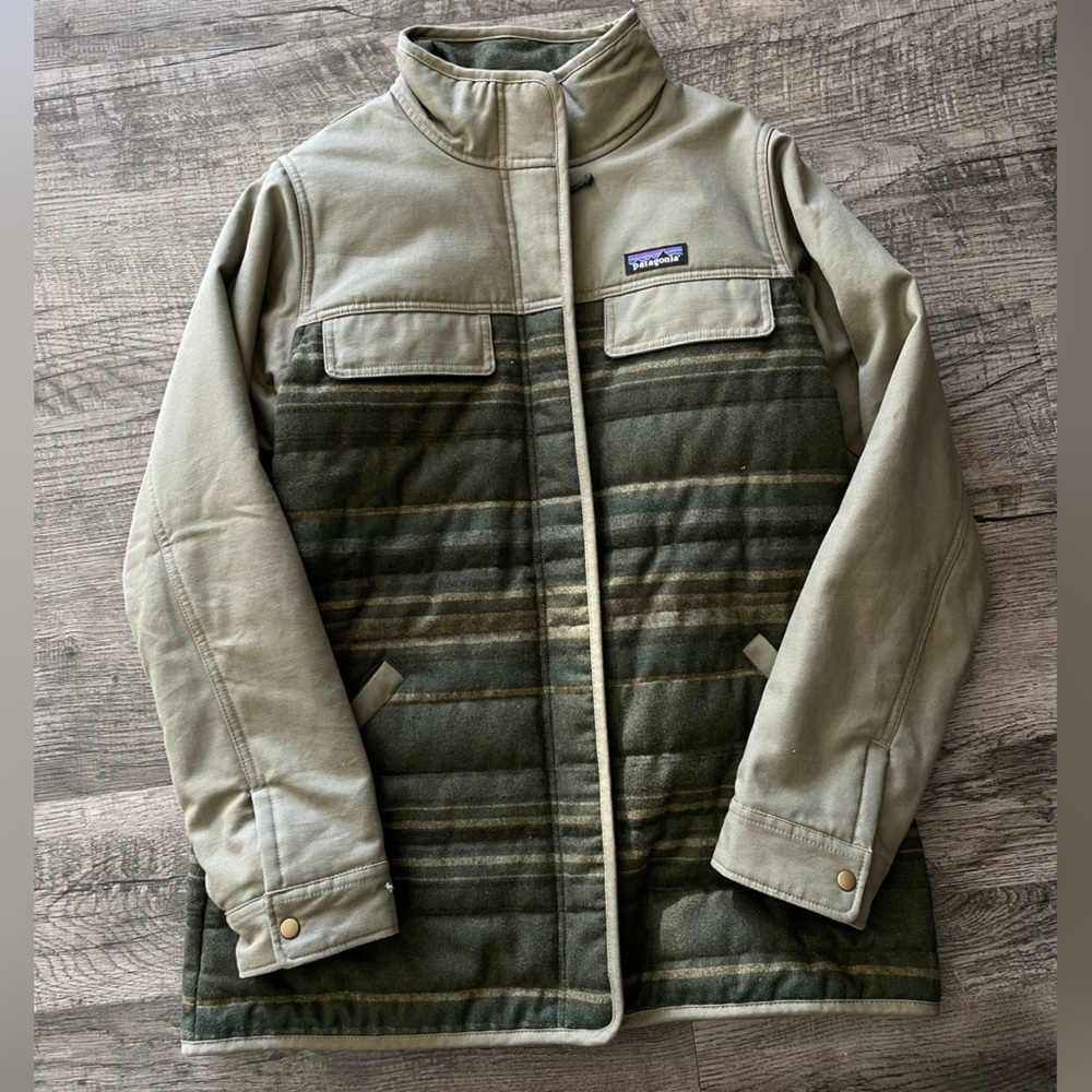 Patagonia Green and Tan Jacket